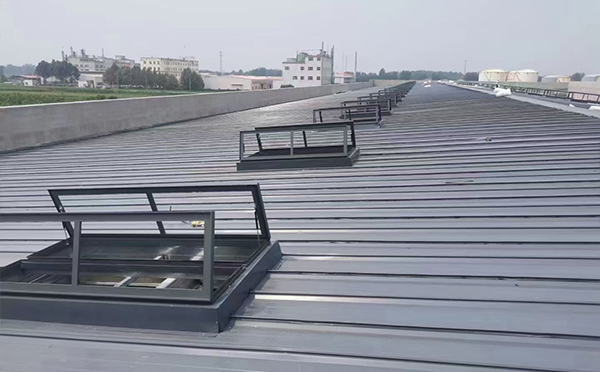 某中学室内体育馆咸阳排烟窗改造项目