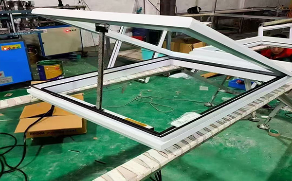 某地下车库出入口咸阳排烟窗配置工程