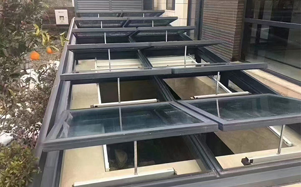 某轨道交通车辆维修车间咸阳排烟窗应用